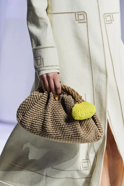 Look 50